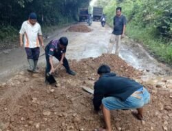Jalan Berlubang di Desa Sarapat Ditimbun Dinas PUPR Perkim Kabupaten Barito Timur