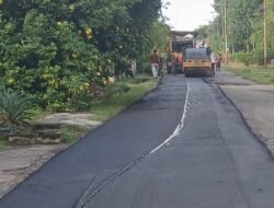 PUPR Perkim Bartim Lakukan Pengaspalan Jalan Dalam Kota Tamiang Layang
