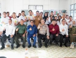 Bupati Murung Raya Serahkan Bantuan Herbisida untuk Dukung Perluasan Tanam Padi Gogo