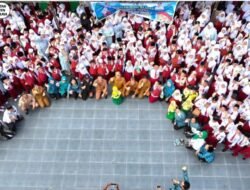 Gerakan Ayah Mengantar Anak Sekolah dan Minum Susu Bersama di MIS Karya Pembangunan