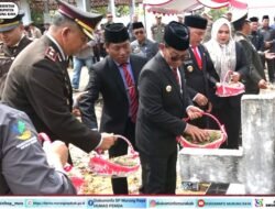 Bupati Murung Raya Pimpin Ziarah ke Makam Pahlawan
