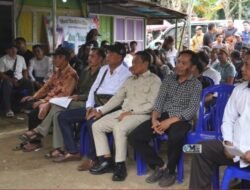 Bupati Heriyus Melayat ke Rumah Duka Ibu Yuartine di Saripoi, Sampaikan Duka Mendalam