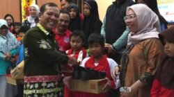 Pemkab Mura Salurkan 230 Pasang Sepatu Sekolah untuk Siswa di Kecamatan Murung