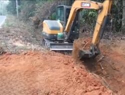 PUPR Kalteng Tegaskan Drainase Bentot Bagian dari Pemeliharaan Jalan, Dua Kades Dukung Perbaikan